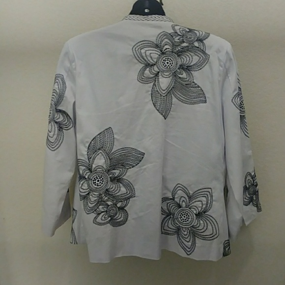 VTG- Trenz by Theresa Renz Floral Embroider Blazer - Picture 4 of 8